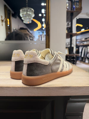 B70 Cloud Velour mastique 03